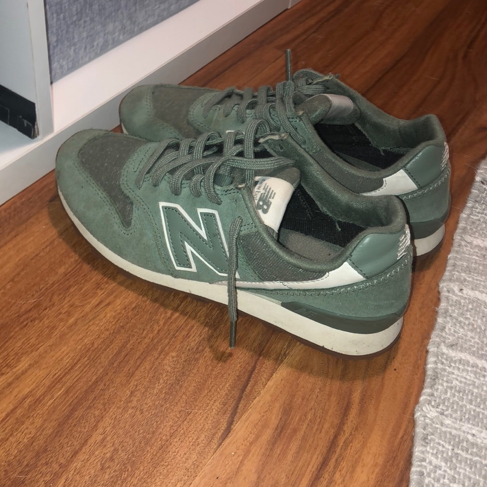 New balance sneakers, women’s size 6, sea green
